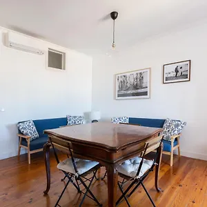 White & Blue Vintage In Graca Apartment Lissabon